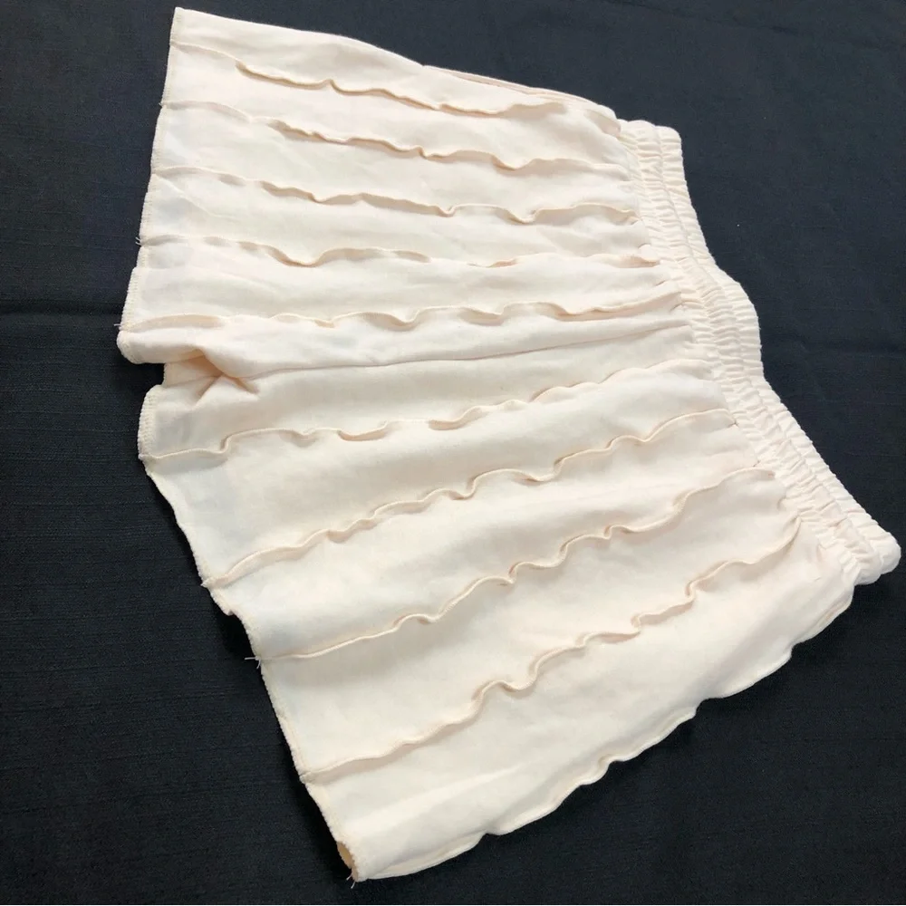 KYOYO l Light Cream Ruffle Shorts - Picture 6 of 13